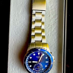 Fossil Hybrid Stainless Steele Watch. Syncs with Fossil app on smartphone.